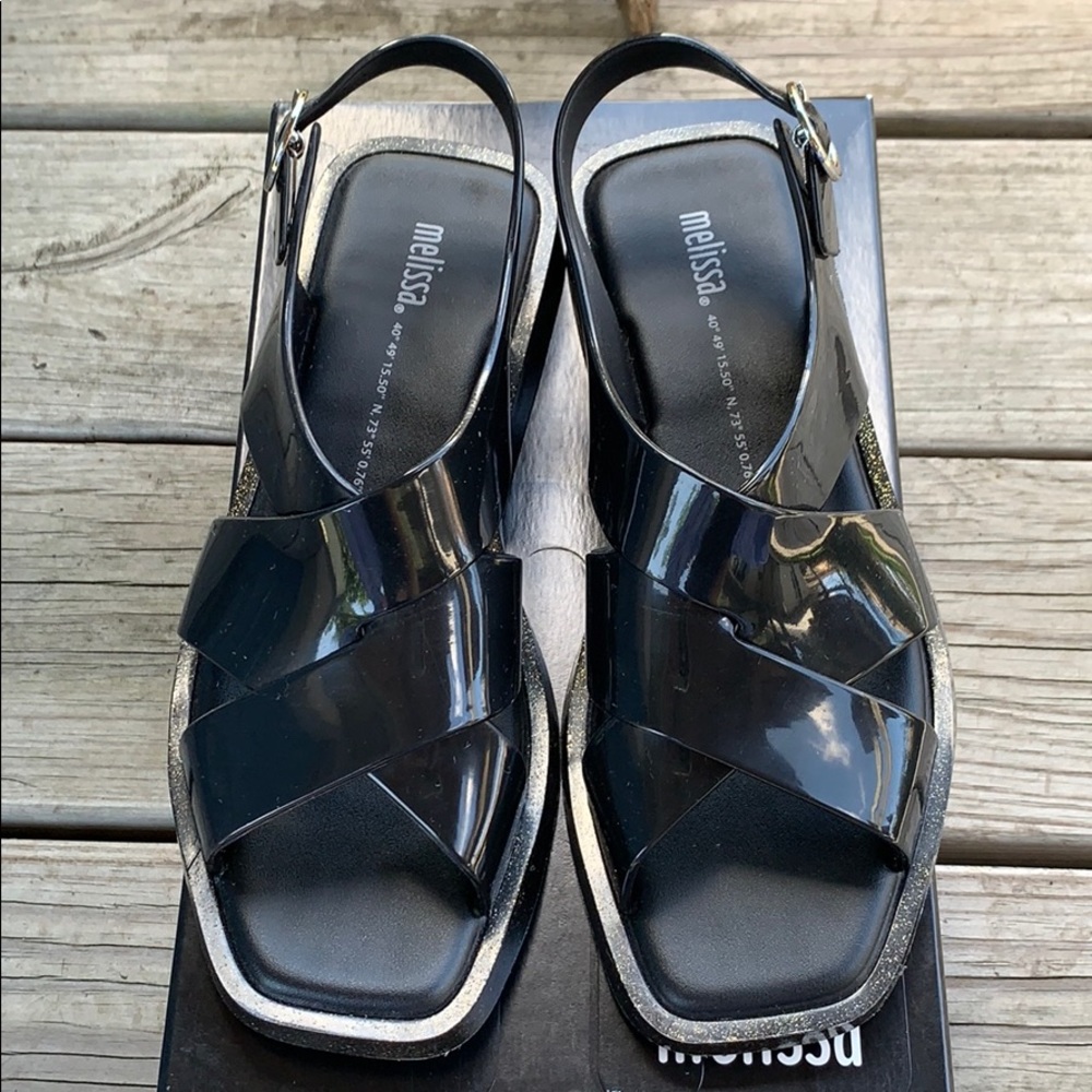 👱🏼‍♀️Melissa Sandals. Size 7.